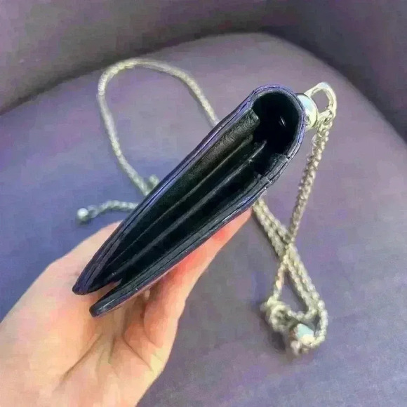 CHANEL Iridescent Camellia Makeup Palette CC Logo Patent Leather Bifold Wallet - Picture 9 of 9